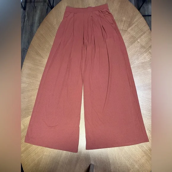 Saints and Hearts wide legged ribbed pull on pants NWT women’s size Large - Picture 3 of 5